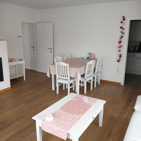 Zonnig Appartement Met 3 Slaapkamers En Gratis Parking Oostduinkerke-Bad Buitenkant foto