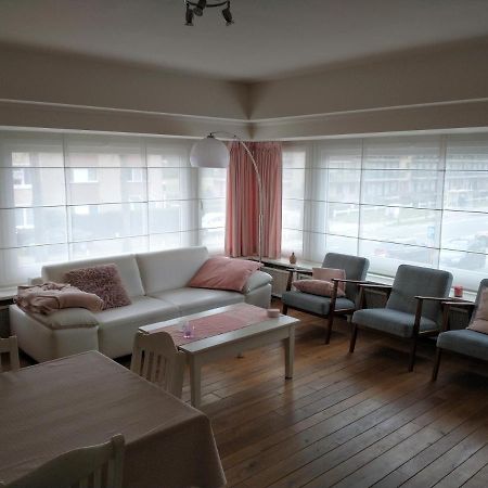 Zonnig Appartement Met 3 Slaapkamers En Gratis Parking Oostduinkerke-Bad Buitenkant foto