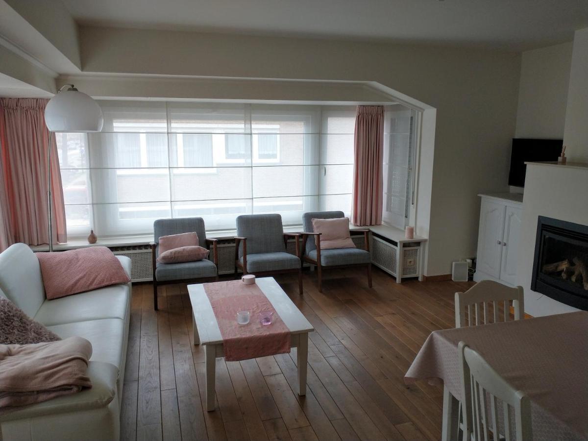 Zonnig Appartement Met 3 Slaapkamers En Gratis Parking Oostduinkerke-Bad Buitenkant foto